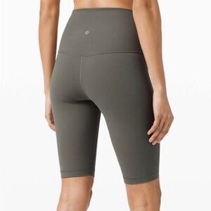 Lululemon Align Super High Rise Short *10" Grey Sage Green
Size 20💎EUC! Soft